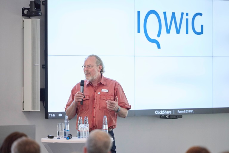Ralf Bender, Leiter des IQWiG-Ressorts Medizinische Biometrie, moderierte die Veranstaltung.