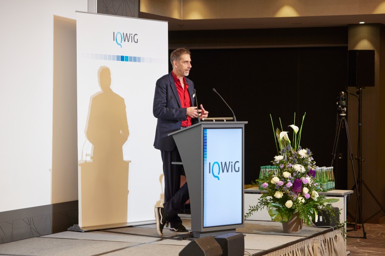 Photo of Thomas Kaiser at the lectern