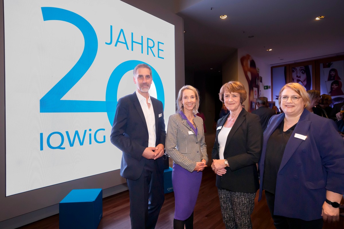 Thomas Kaiser (IQWiG), Stefanie Stoff-Ahnis, Doris Pfeiffer (beide GKV-Spitzenverband) und Michaela Eikermann (IQWiG).