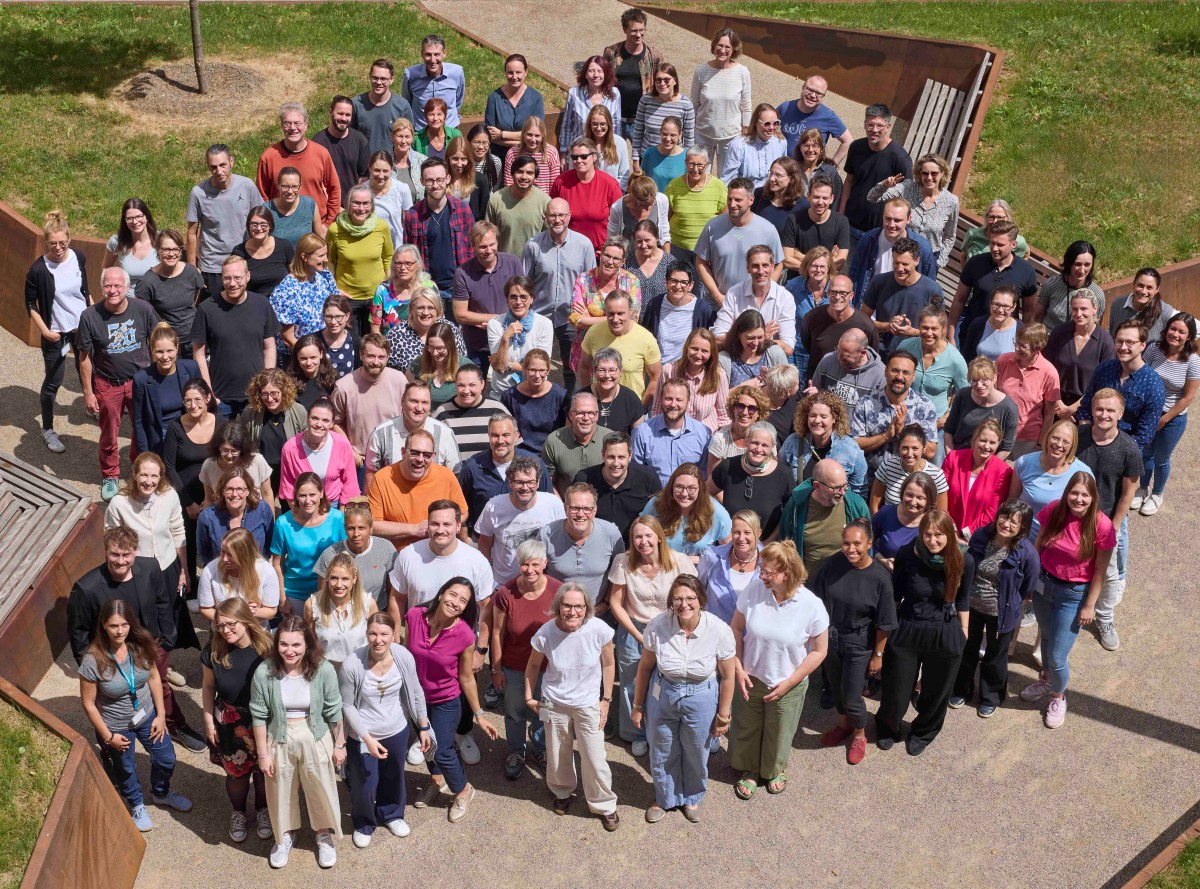 A group photo of IQWiG employees