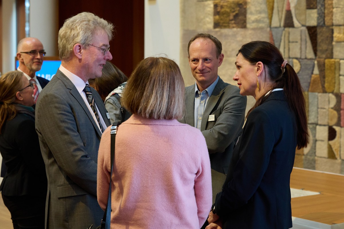 V.l.n.r.: Stefan Sauerland, Leiter IQWiG-Ressort Nichtmedikamentöse Verfahren, Jörg Meerpohl, Direktor Cochrane Deutschland und Nicole Skoetz, Direktorin des Instituts für Öffentliches Gesundheitswesen an der Uni Köln 