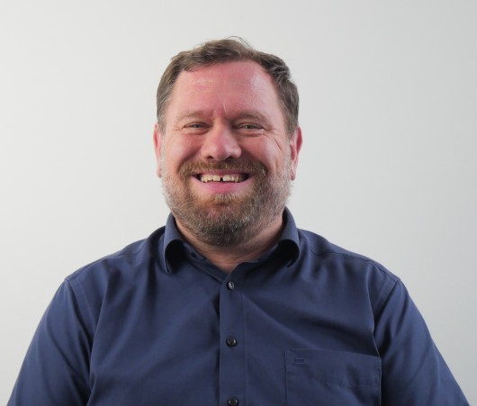 Porträtfoto unseres Mitarbeiters Daniel Fleer